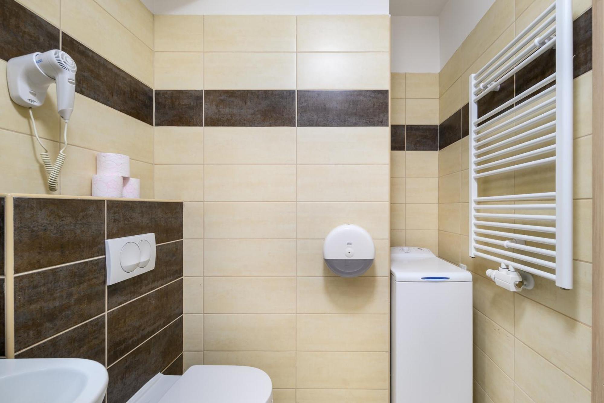 בודפשט Atrium Residence Deluxe Suite-Free Parking Garage Same Building מראה חיצוני תמונה